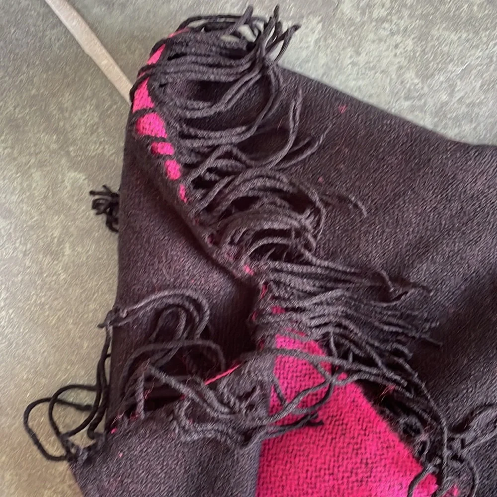 VICTORIA’S SECRET heart throw blanket - Picture 3 of 3